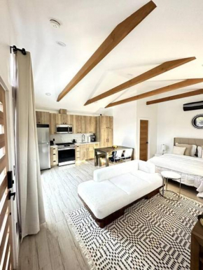 Newly Built Venice Guesthouse